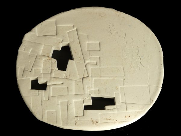 Espais il·limitats VI, porcelana, 35 x 31 x 2 cm., 2011